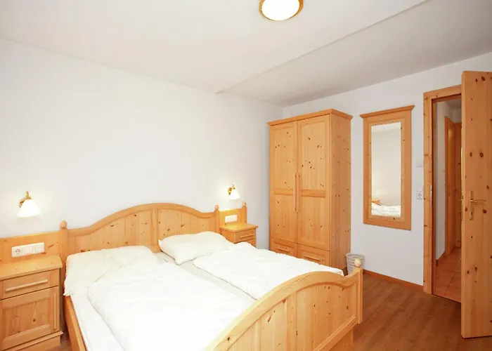 In Koenigsleiten Near Bus & Pool בקתה