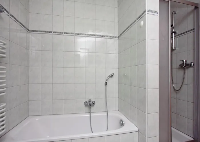 In Koenigsleiten Near Bus & Pool בקתה *